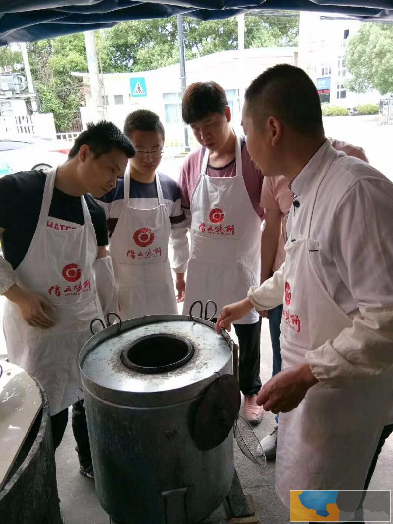 缙云烧饼适合开店还是摆摊，赵师傅缙云烧饼培训