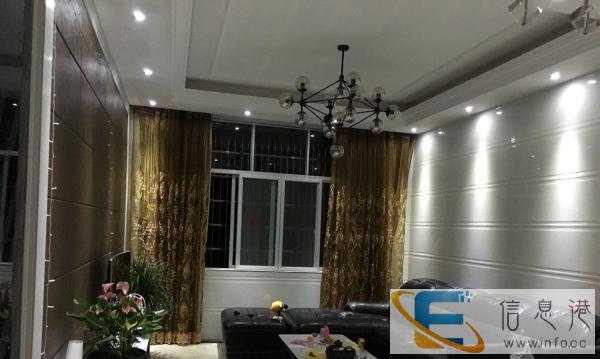 住家或者不住家保姆抱小孩