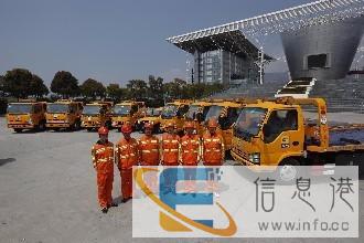 重庆汽车救援晚上紧急拖车搭电补胎更换电瓶24小时送油