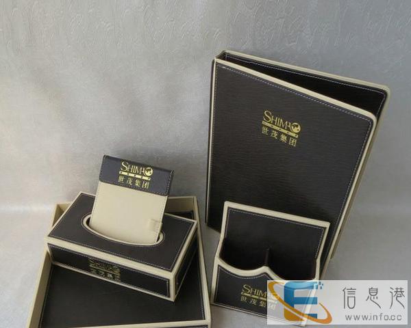 皮质带夹服务指南夹 酒店客房套装会议记录本纸巾盒 皮质带夹服务指南夹 酒店客房套装会议记录本纸巾盒