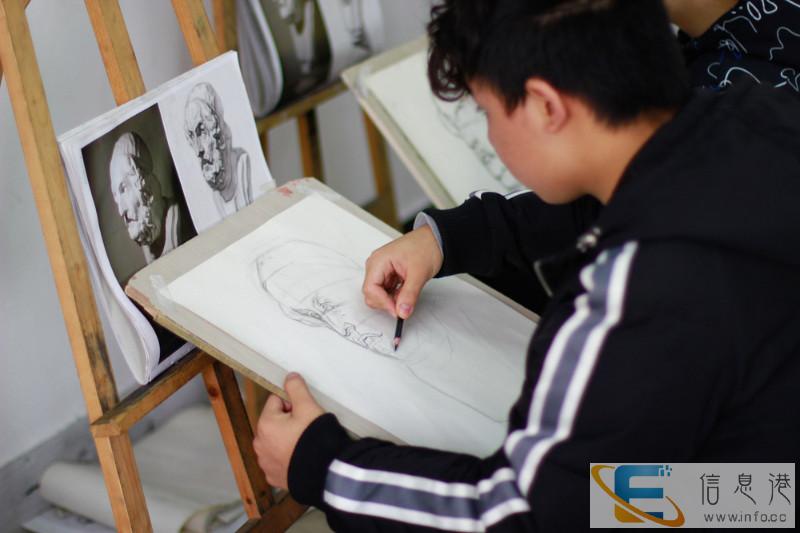 美术艺考集训 来重庆巴国城美术学校