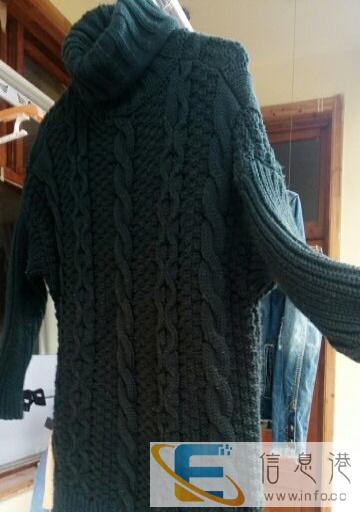 墨绿色高领毛衣
