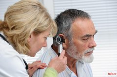 对于帮助老年人挑选助听器，到底有哪些需要注意的方面呢？